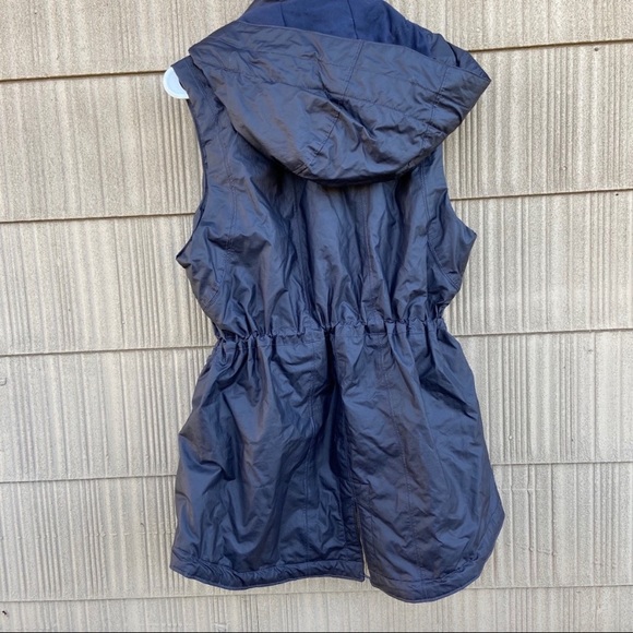 Athleta Rockview Vest in Navy size M - Picture 3 of 8